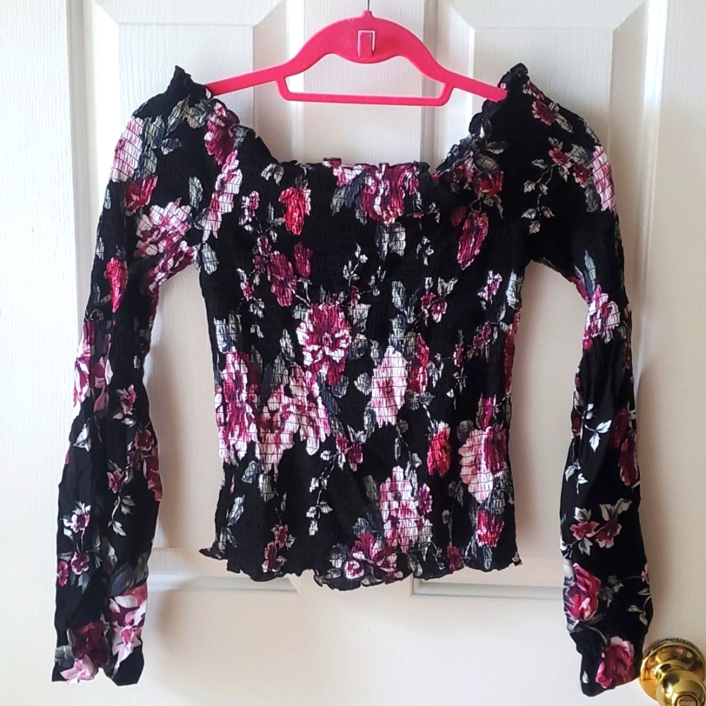 La hearts smocked crop top